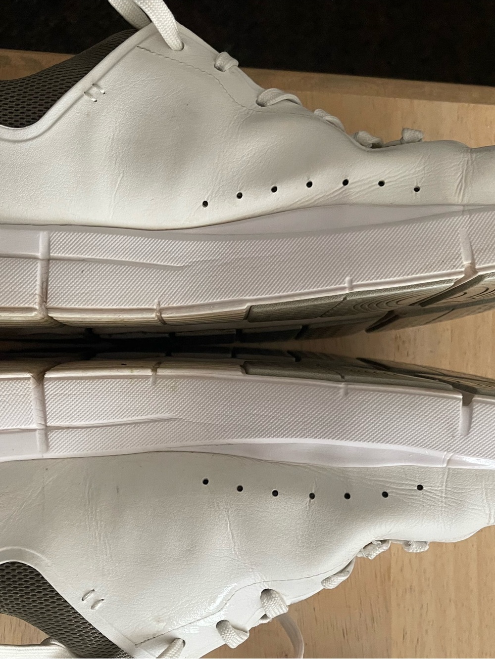 On Running Roger Men's White and Olive Green Low-Top Sneakers - Picture 4 of 4